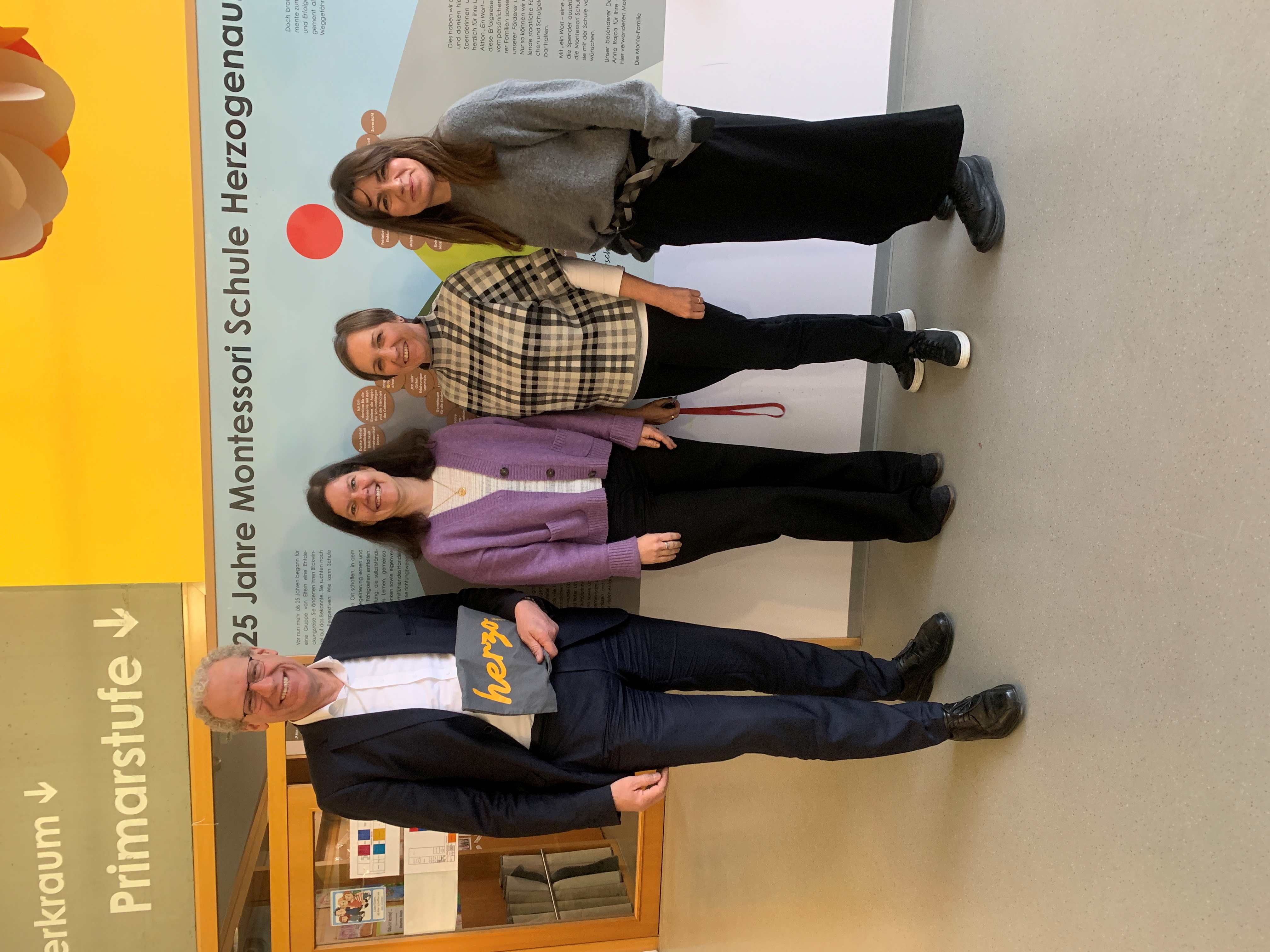 Bürgermeister Dr. German Hacker im Gespräch mit Schulleitung und Vorstand