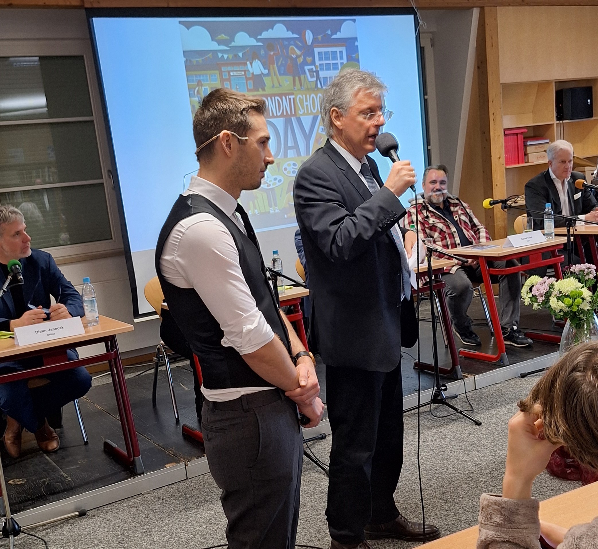 Dieter Janecek und Daniel Föst am Obermenzinger Gymnasium