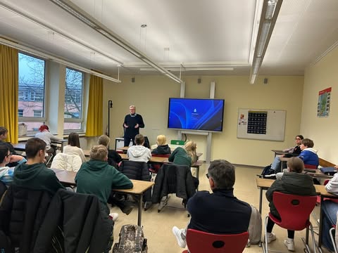 Besuch des Bayreuther Oberbürgermeisters Thomas Ebersberger (CSU) an der Privaten Wirtschaftsschule Bayreuth